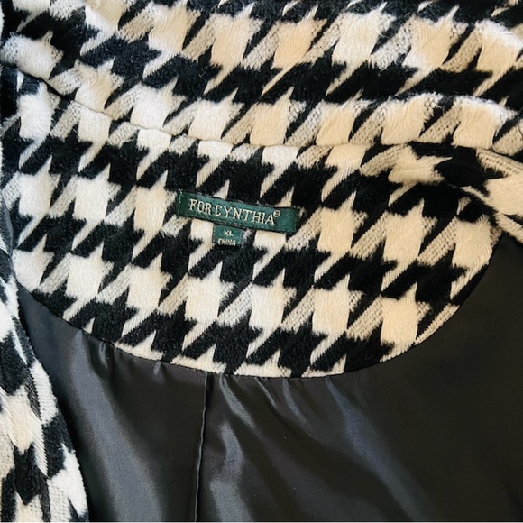 Black & White For Cynthia Coat w/ Jig Saw Pattern - Picture 3 of 4